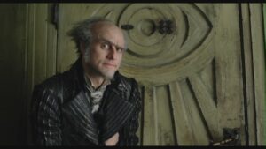 Jim-Carrey-as-Count-Olaf-in-Lemony-Snicket-s-A-Series-Of-Unfortunate-Events-jim-carrey-29299771-1360-768